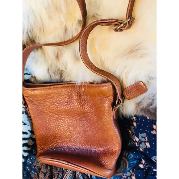 Coach Handbags - Vintage Leather Coach Crossbody